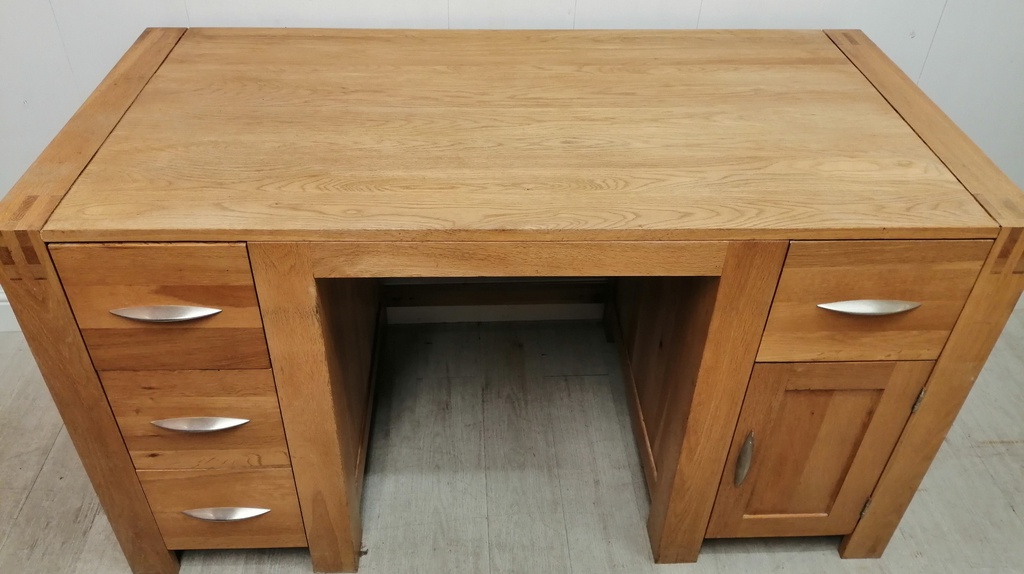 lovely chunky oak desk