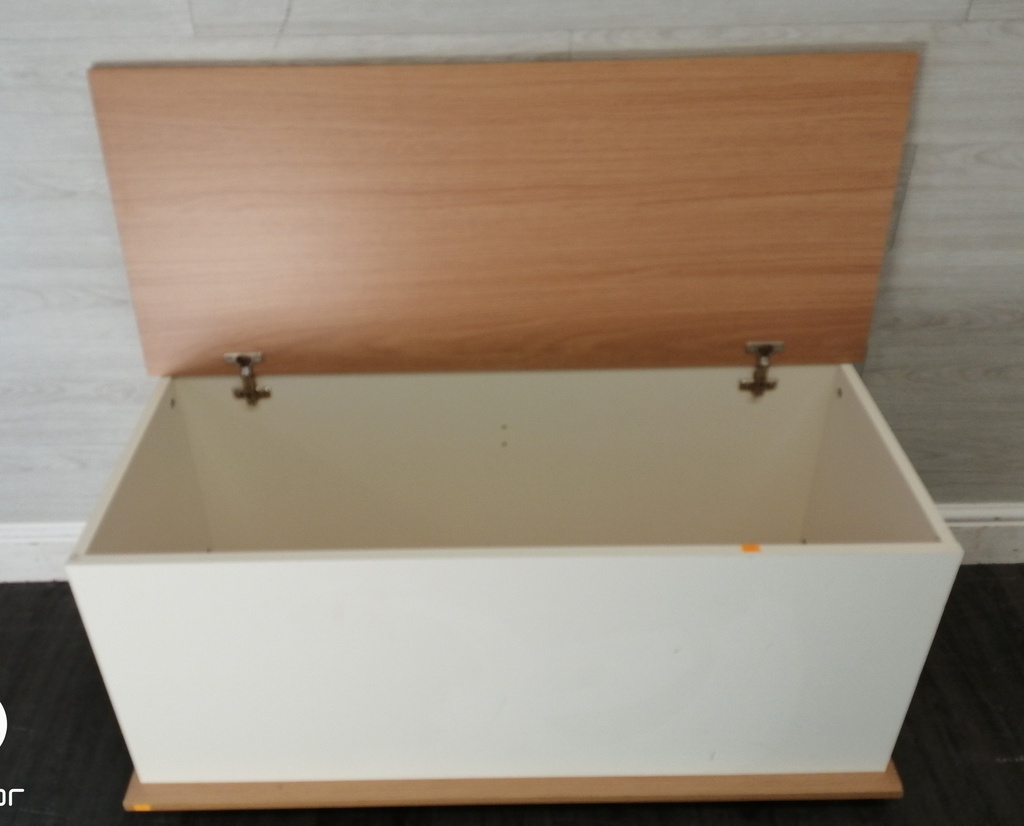 White and wood style blanket box