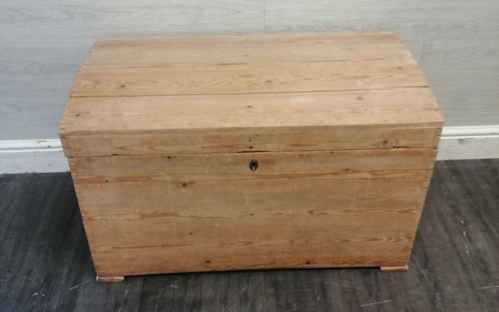 LOVELY OLD PINE DOME TOP BLANKET BOX