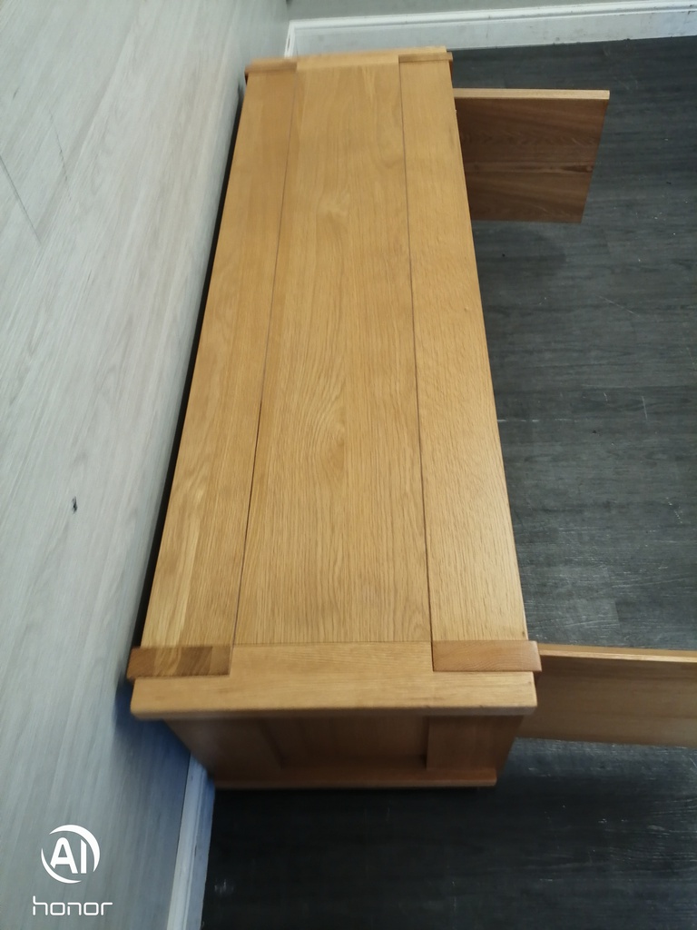 QUALITY OAK TV BENCH/STAND