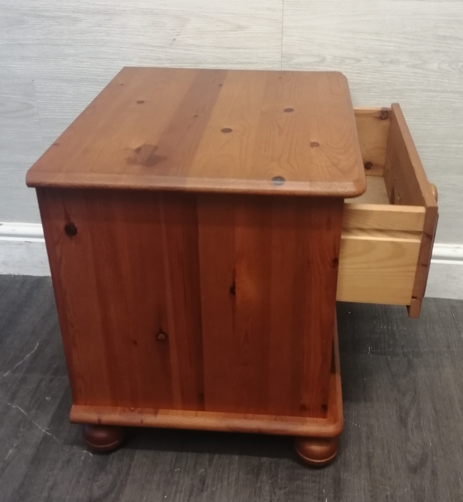Single pine bedside