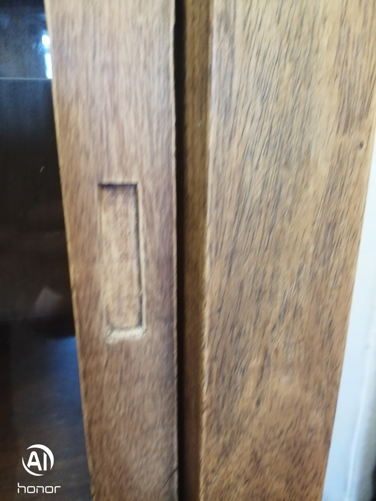 Sliding door glazed display unit