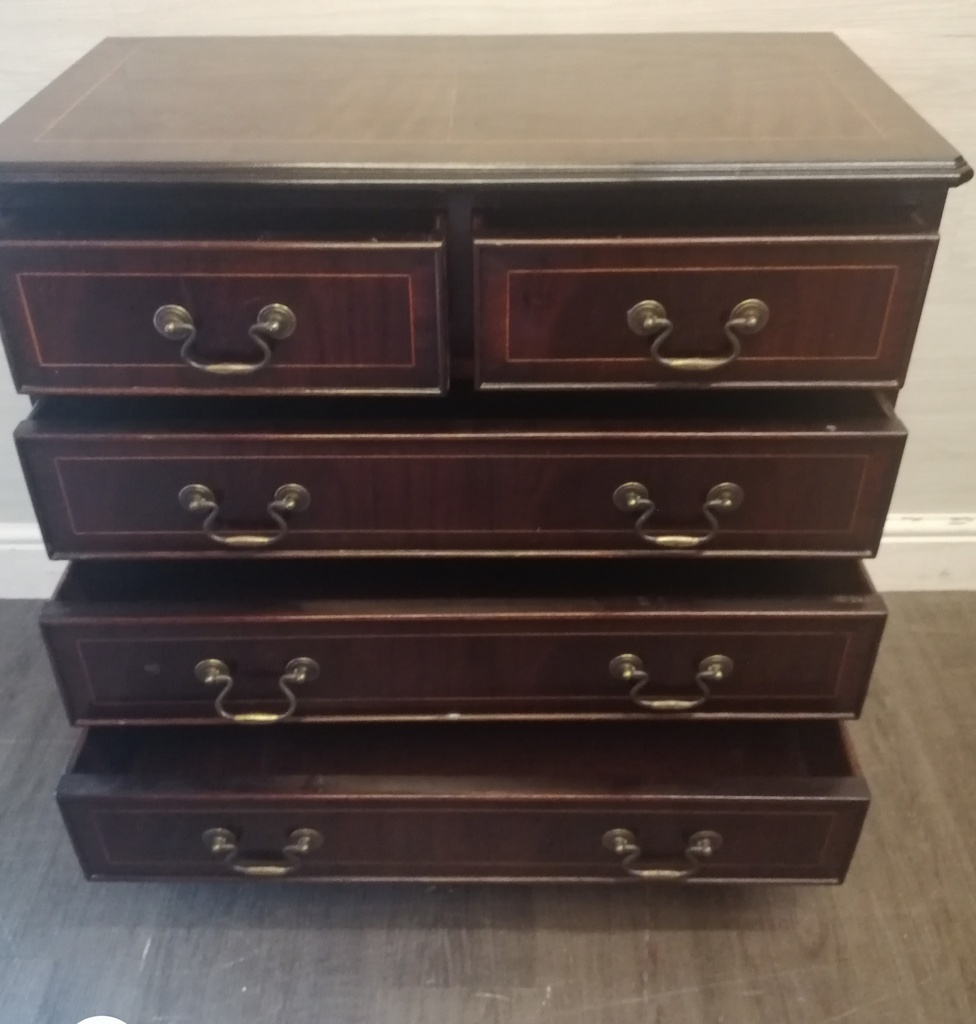 Lovely neat repro mahogany chest of five drawers