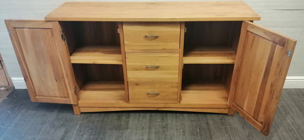 LOVELY NEAT QUALITY OAK SIDEBOARD