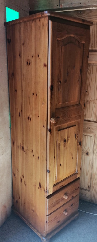 QUALITY SINGLE DOOR PINE WARDROBE
