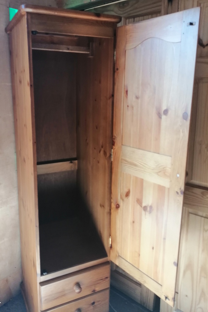 QUALITY SINGLE DOOR PINE WARDROBE