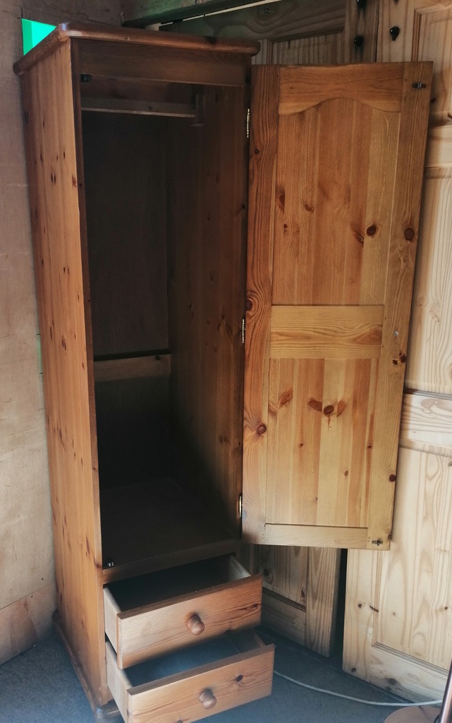 QUALITY SINGLE DOOR PINE WARDROBE