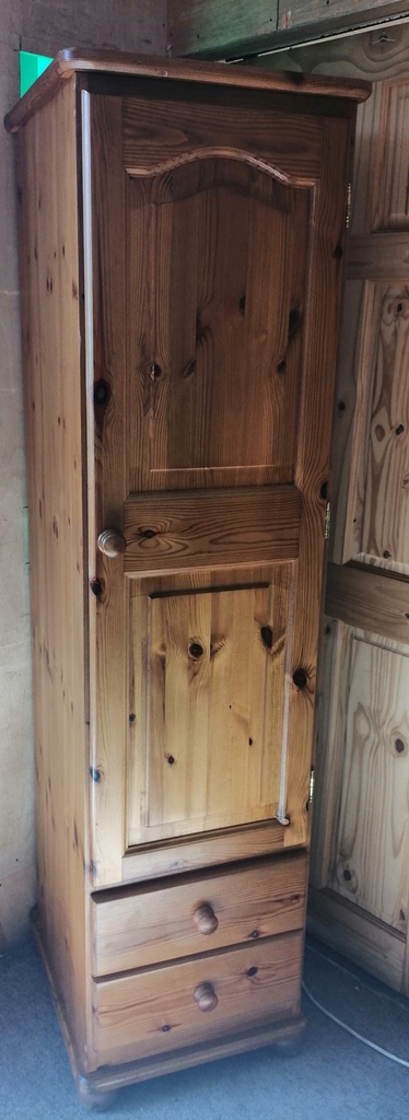 QUALITY SINGLE DOOR PINE WARDROBE