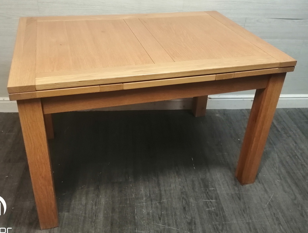 SOLID WOOD EXTENDING DINING TABLE