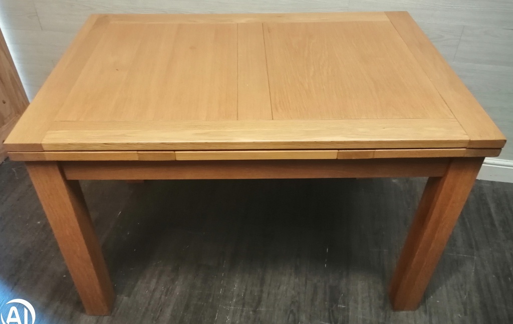 SOLID WOOD EXTENDING DINING TABLE
