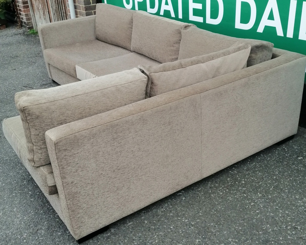 LOVELY MODERN CORNER SOFA