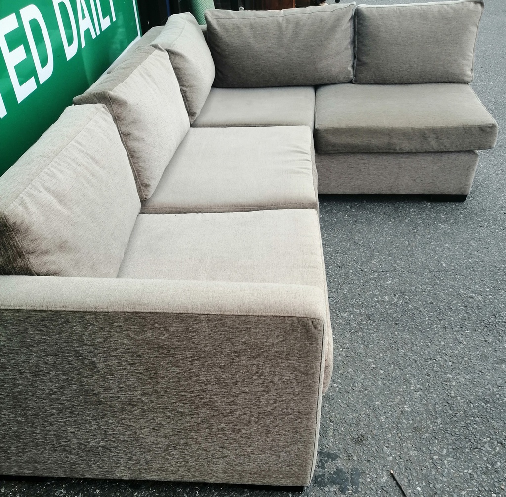 LOVELY MODERN CORNER SOFA