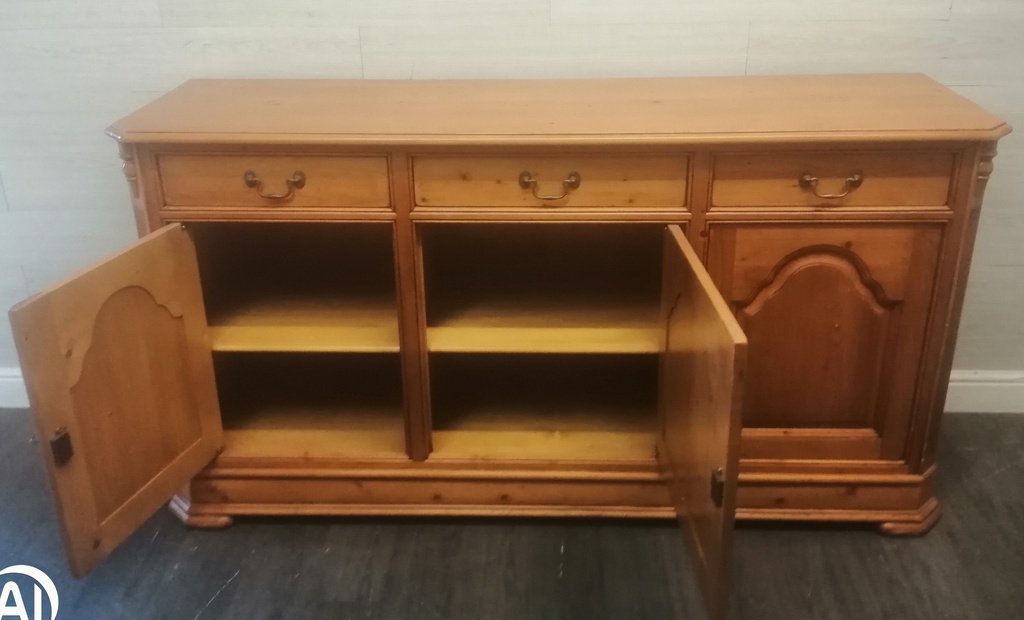 QUALITY TRIPLE PINE SIDEBOARD