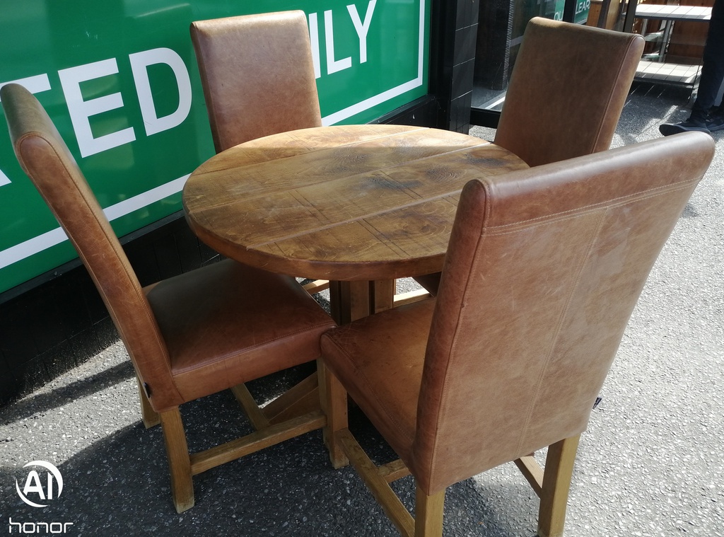 NEAT ROUND RUSTIC PINE QUALITY DINING TABLE