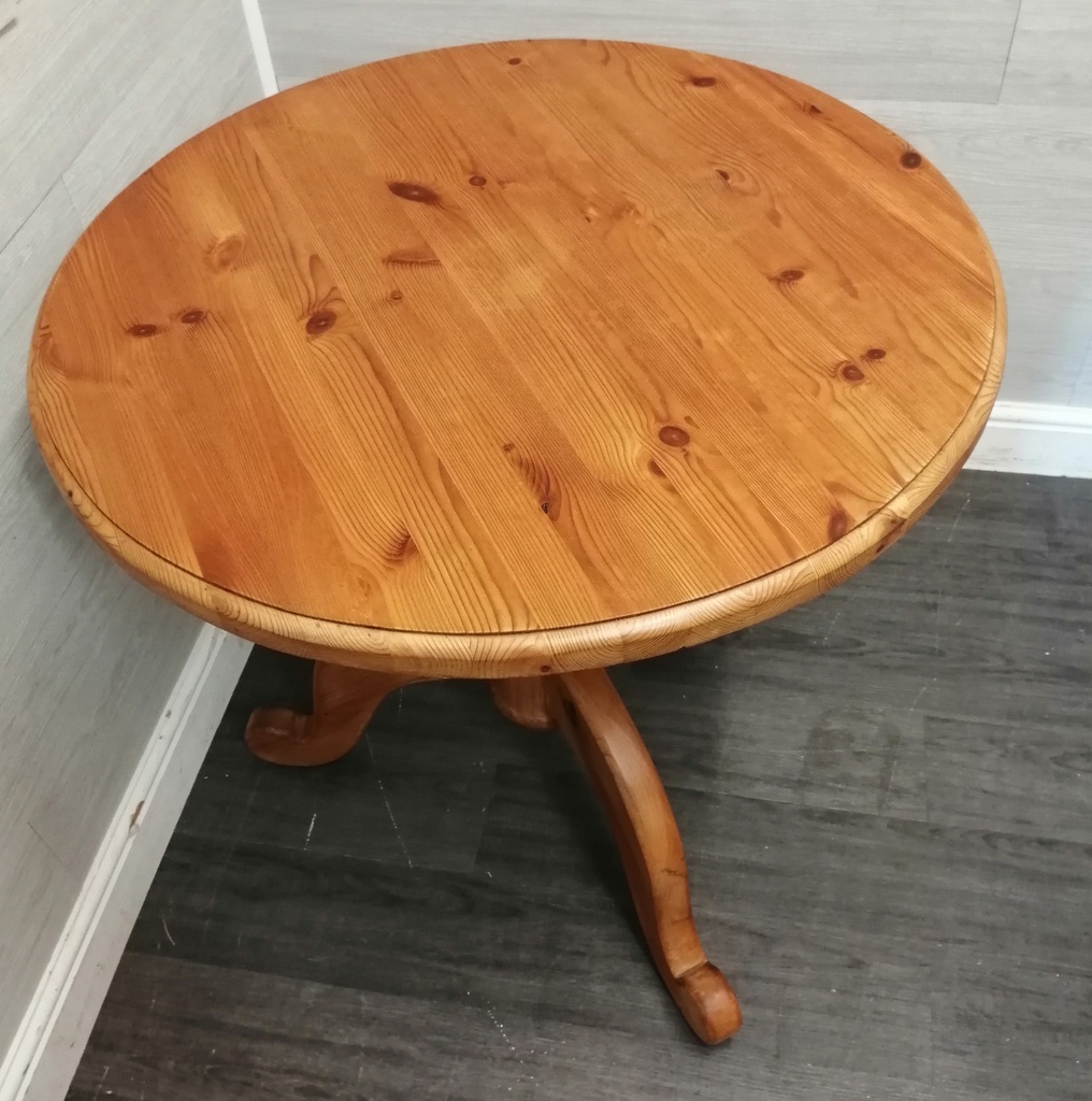VERY NEAT ROUND SOLID PINE QUALITY DINING TABLE
