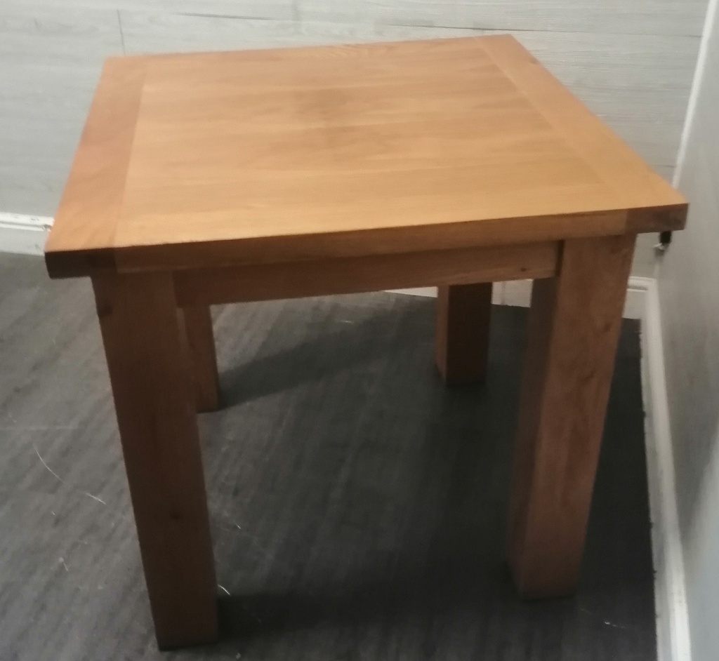 QUALITY SQUARE OAK DINING TABLE