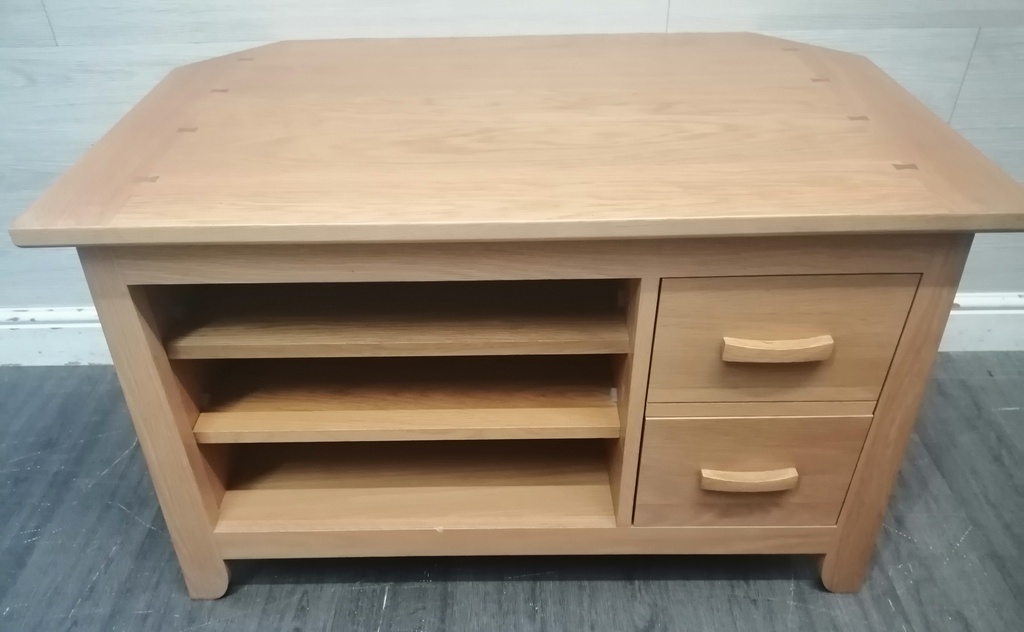 QUALITY CORNER OAK TV STAND