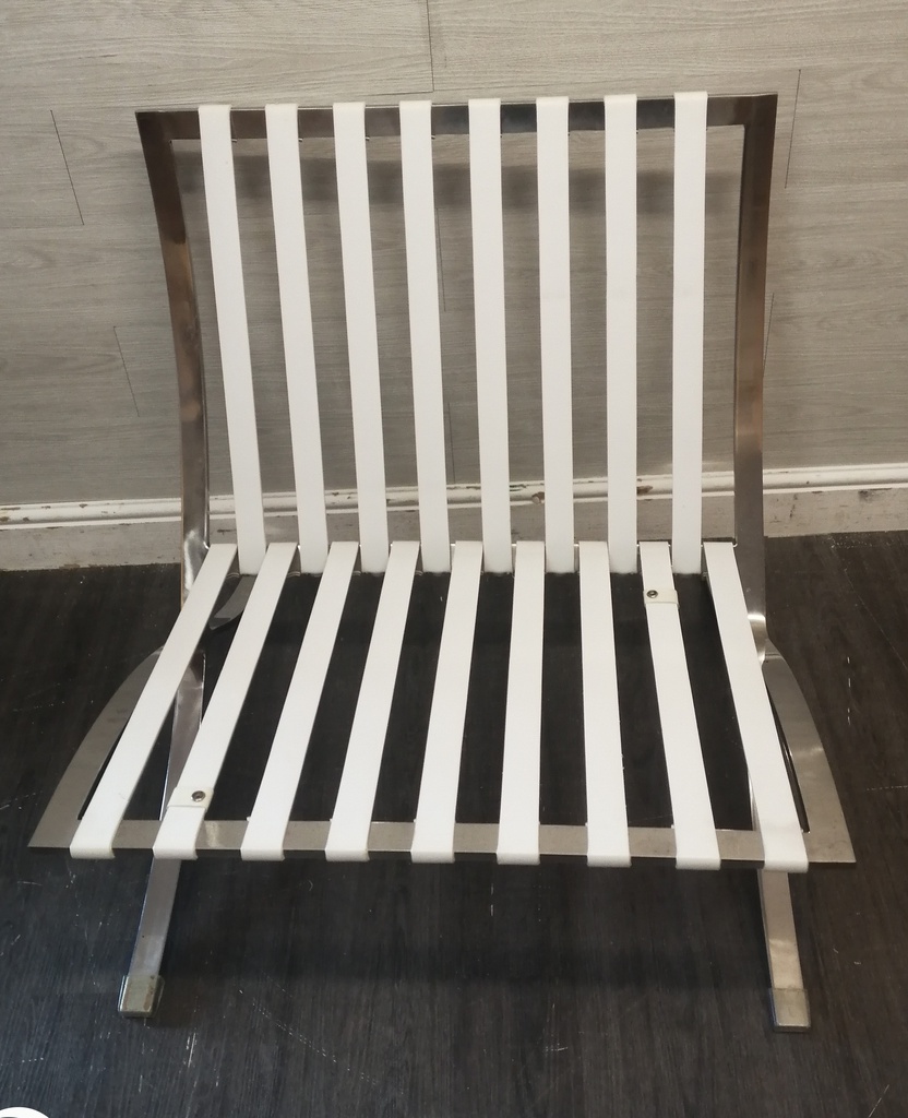 Classic style Modern Barcelona Chair in Cream faux Leather