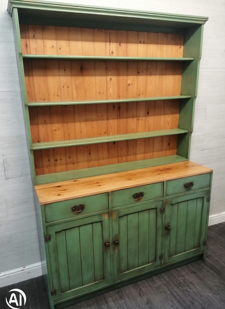 Lovely  painted  pine shabby chic dresser