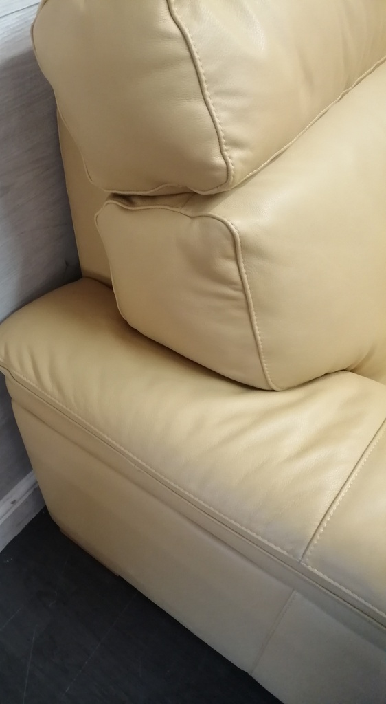 QUALITY ITAIALAN LEATHERSOFA SET