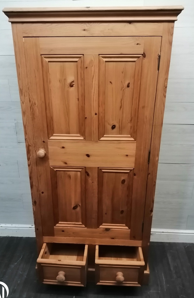 QUALITY NEAT SINGLE DOOR PINE WARDROBE