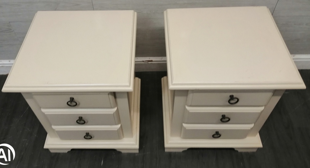 PAIR OF 3 DRAWER OFF WHITE BEDSIDE CHESTS