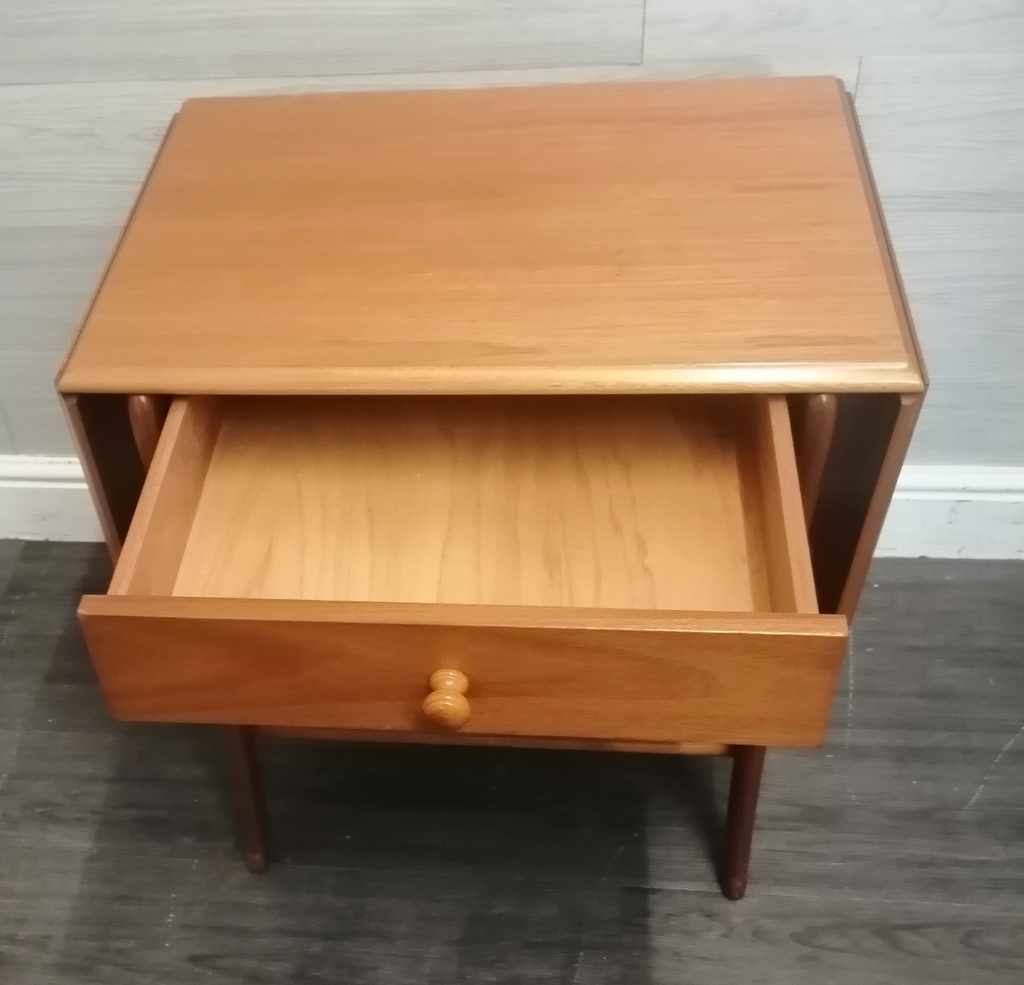 LOVELY DROP LEAD COFFEE/SIDE TABLE