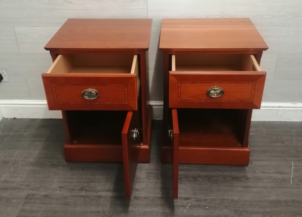 PAIR OF QUALITY OLQMPUS BEDSIDE CHESTS