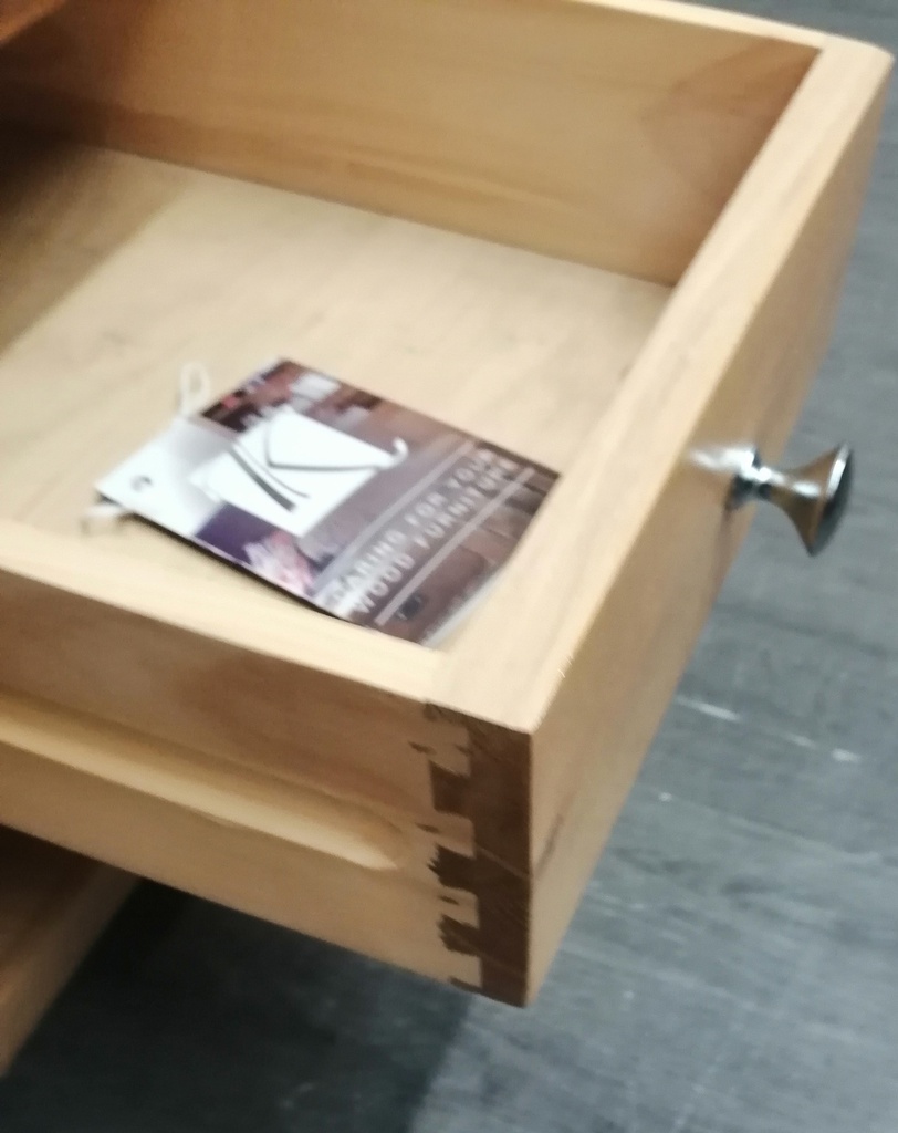 QUALITY OAK BEDSIDE/SIDE TABLE