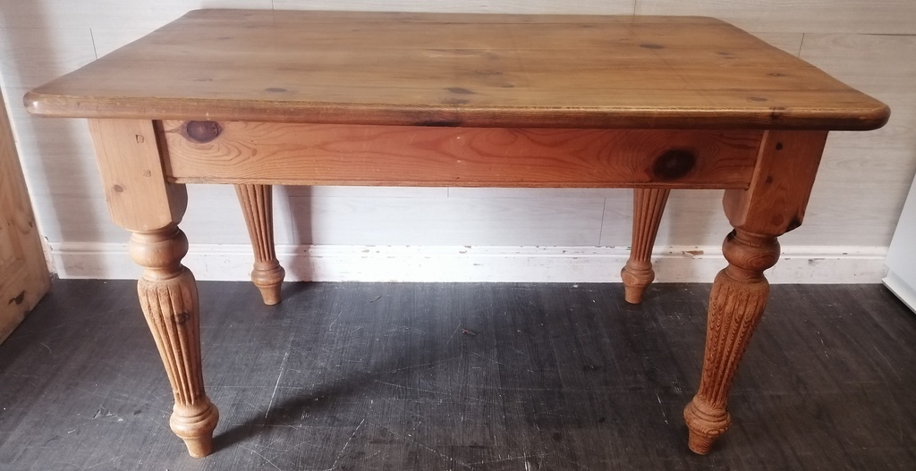 SOLID PINE 4FT 4" DINING TABLE