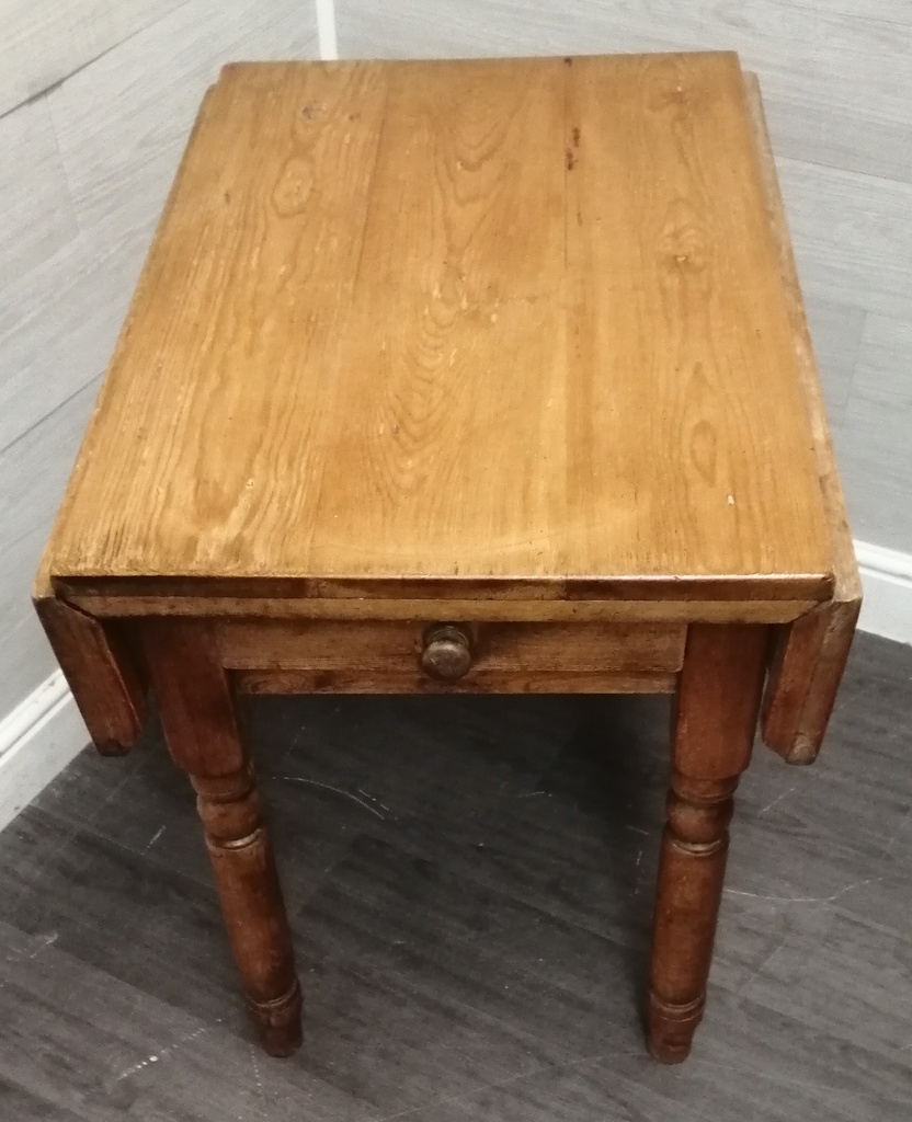 Lovely Old Pine Drop Leaf Table