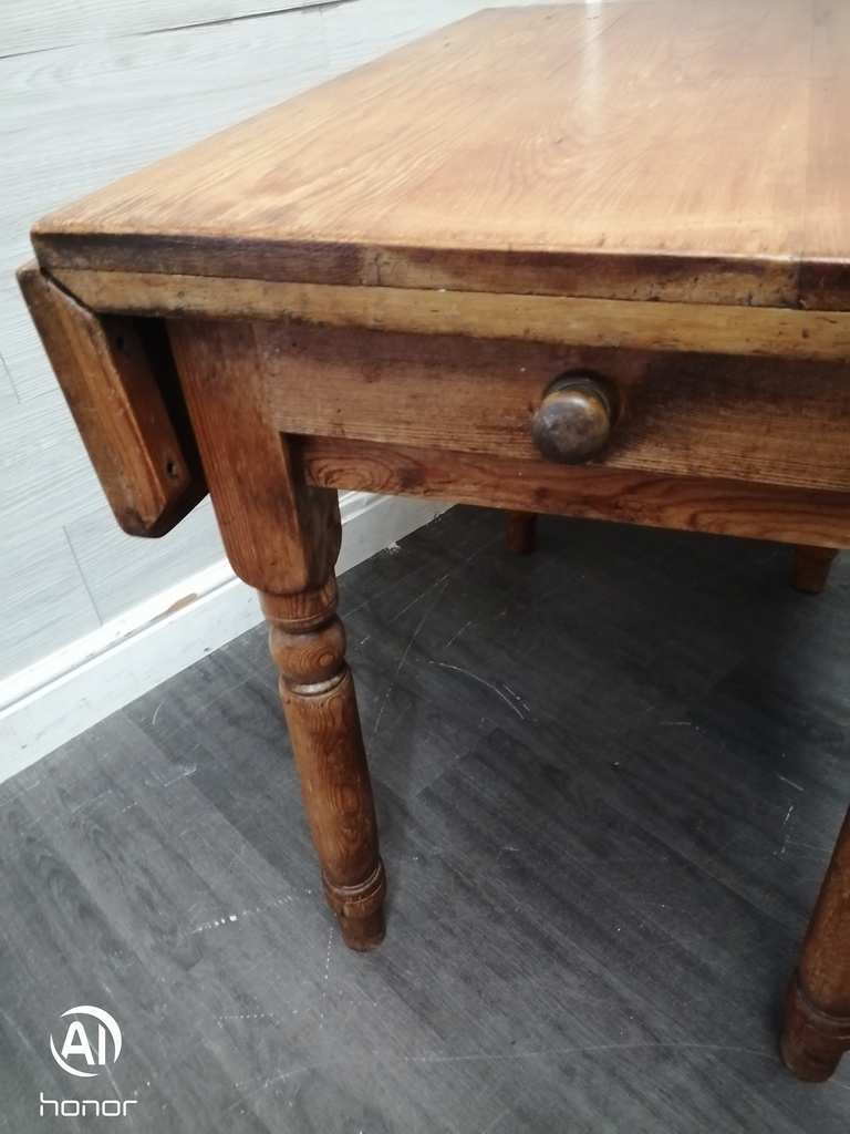 Lovely Old Pine Drop Leaf Table