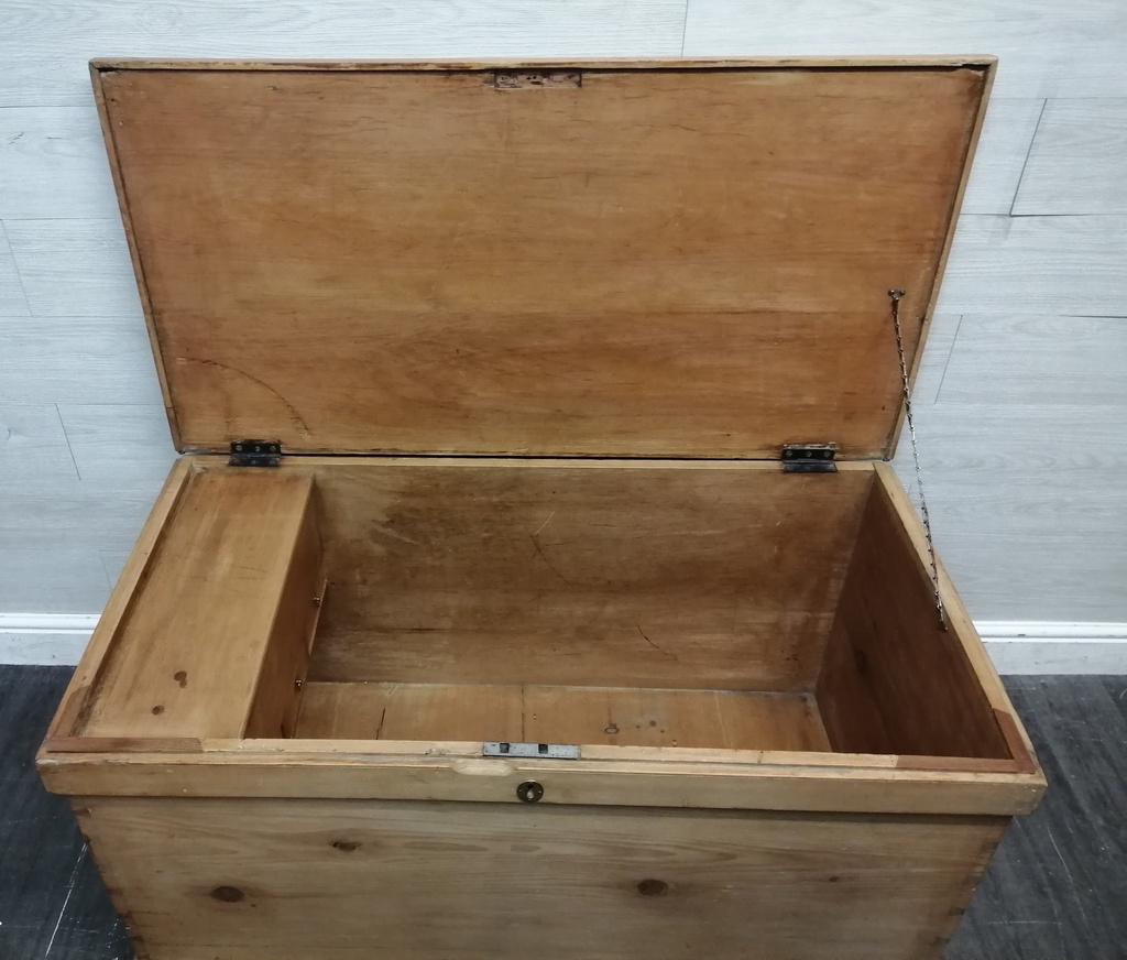 LOVELY LARGE OLD PINE BLANKET BOX /COFFEE TABLE