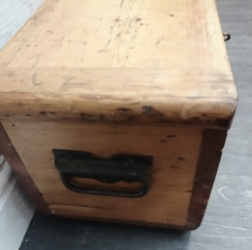 LOVELY SMALL OLD PINE BOX