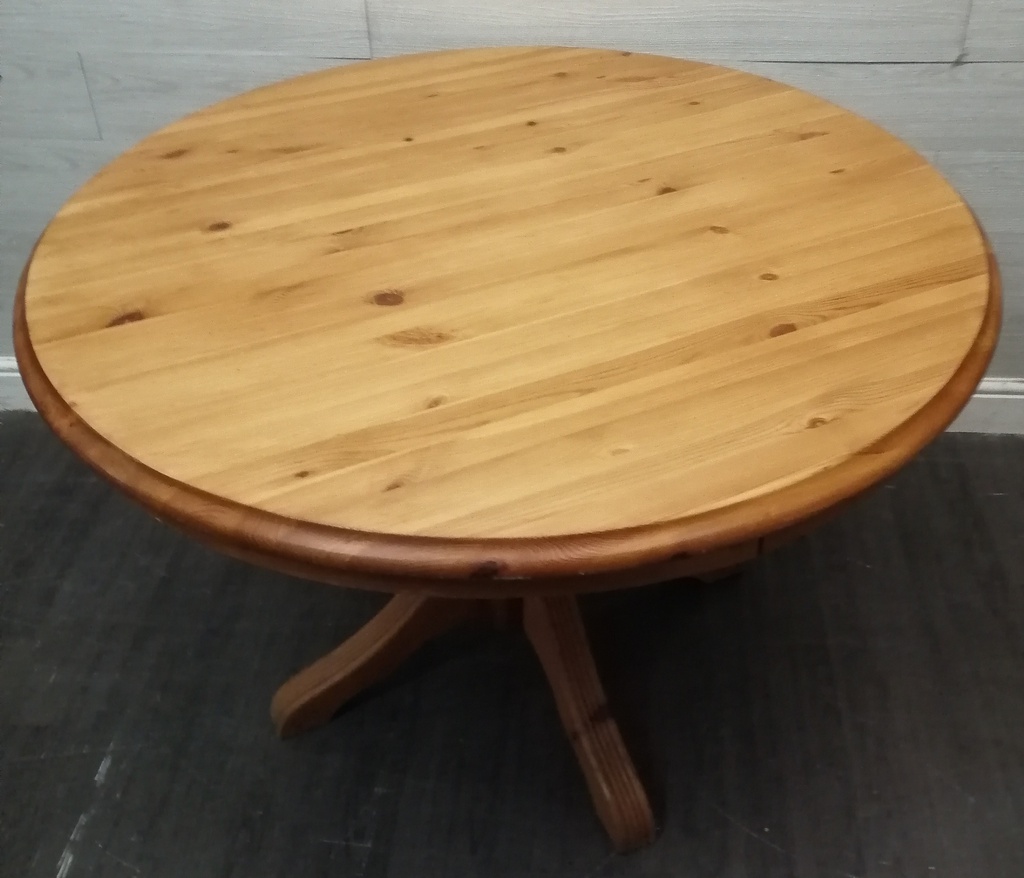 ROUND SOLID PINE QUALITY DINING TABLE
