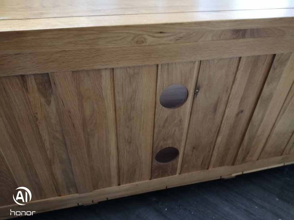 QUALITY OAK TV BENCH/STAND