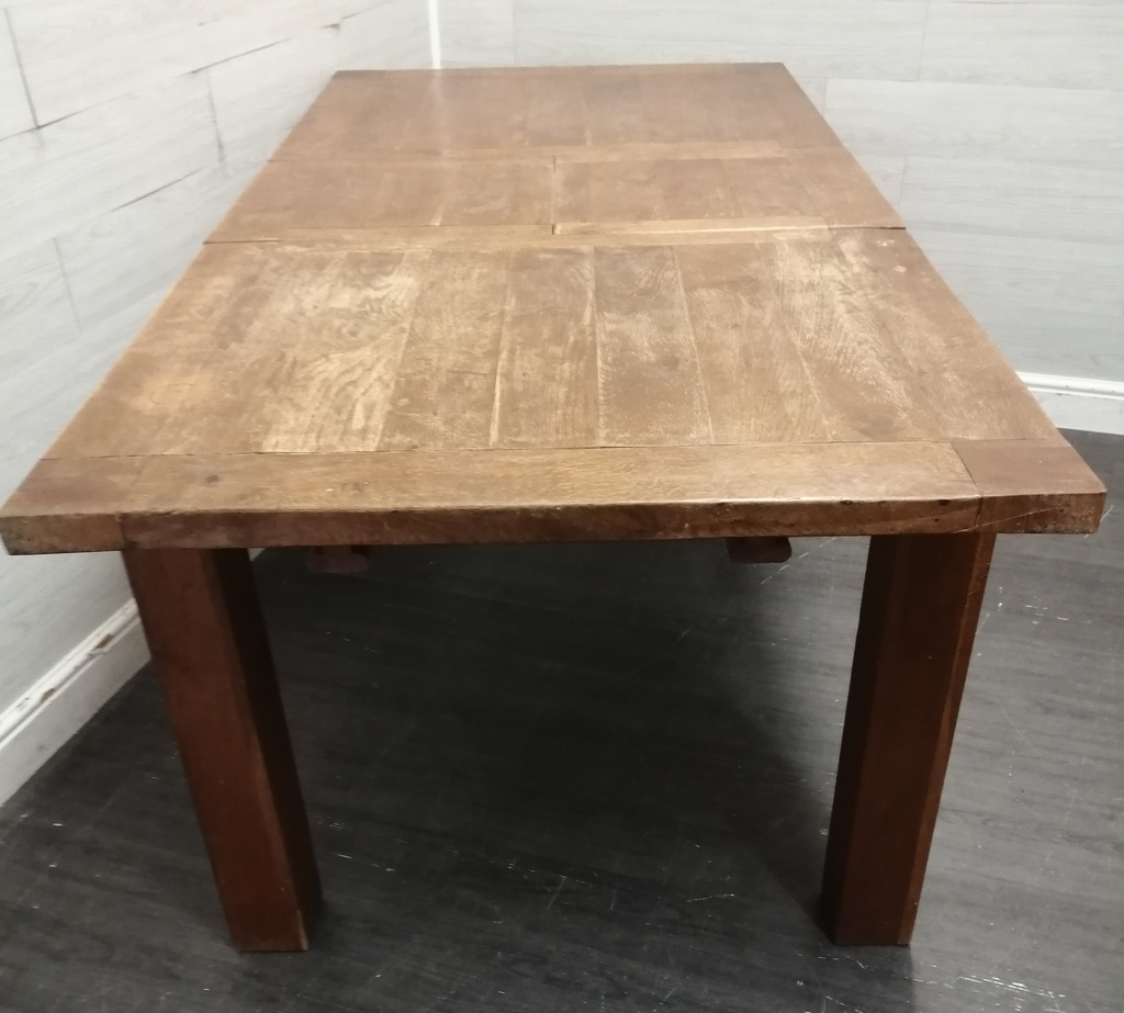 SOLID EXTENDING DINING TABLE