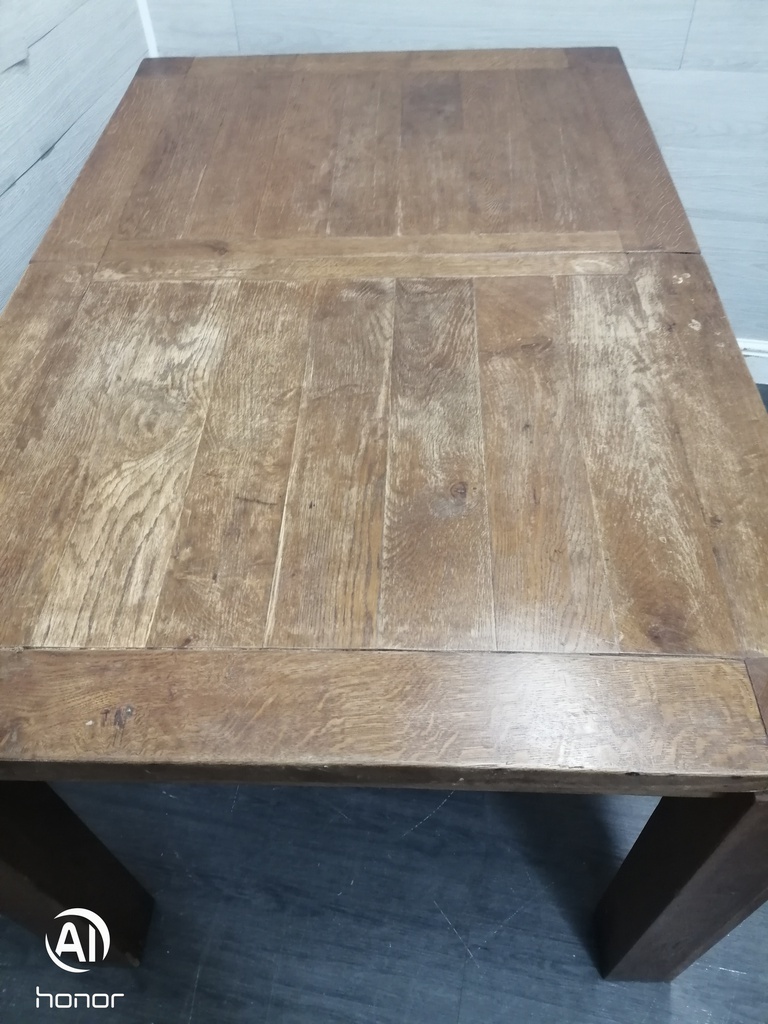 SOLID EXTENDING DINING TABLE