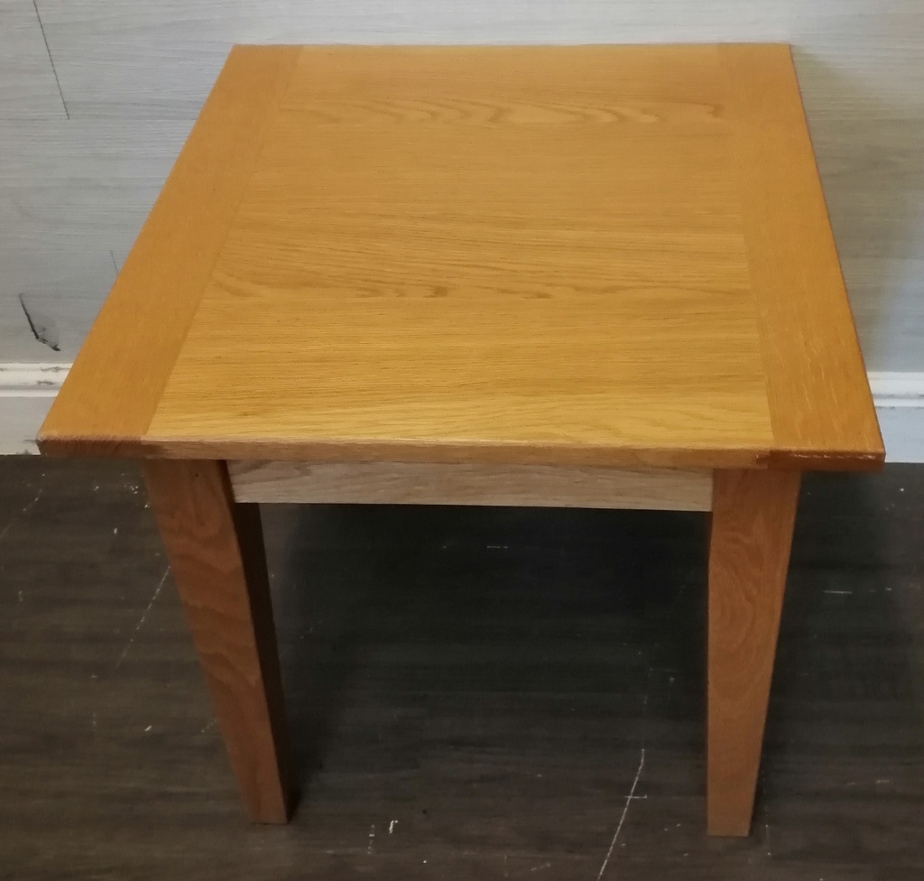 OAK SIDE TABLE