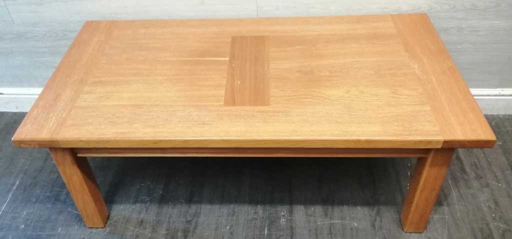 LOVELY OAK COFFEE TABLE