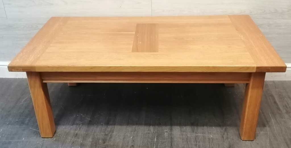 LOVELY OAK COFFEE TABLE