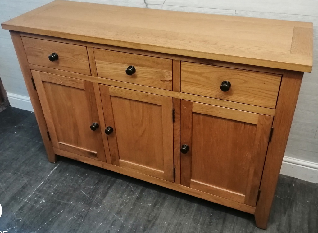 LOVELY SOLID OAK SIDEBOAD