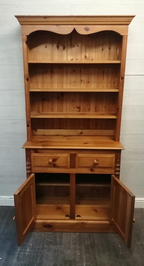 NEAT SOLID PINE DRESSER