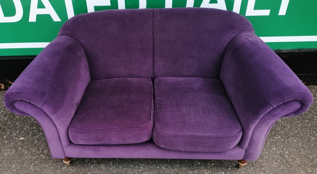 Lovely Mauve Toned Chesterfield Style Neat Sofa