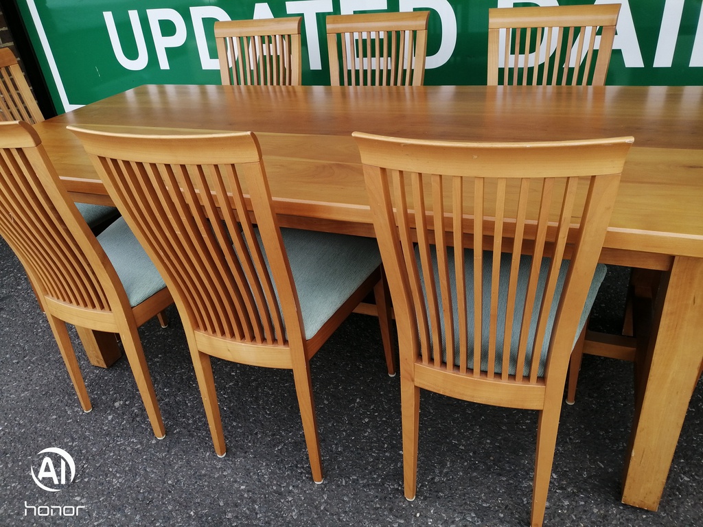 QUALITY HEAL'S TABLE AND 8 CHAIRS