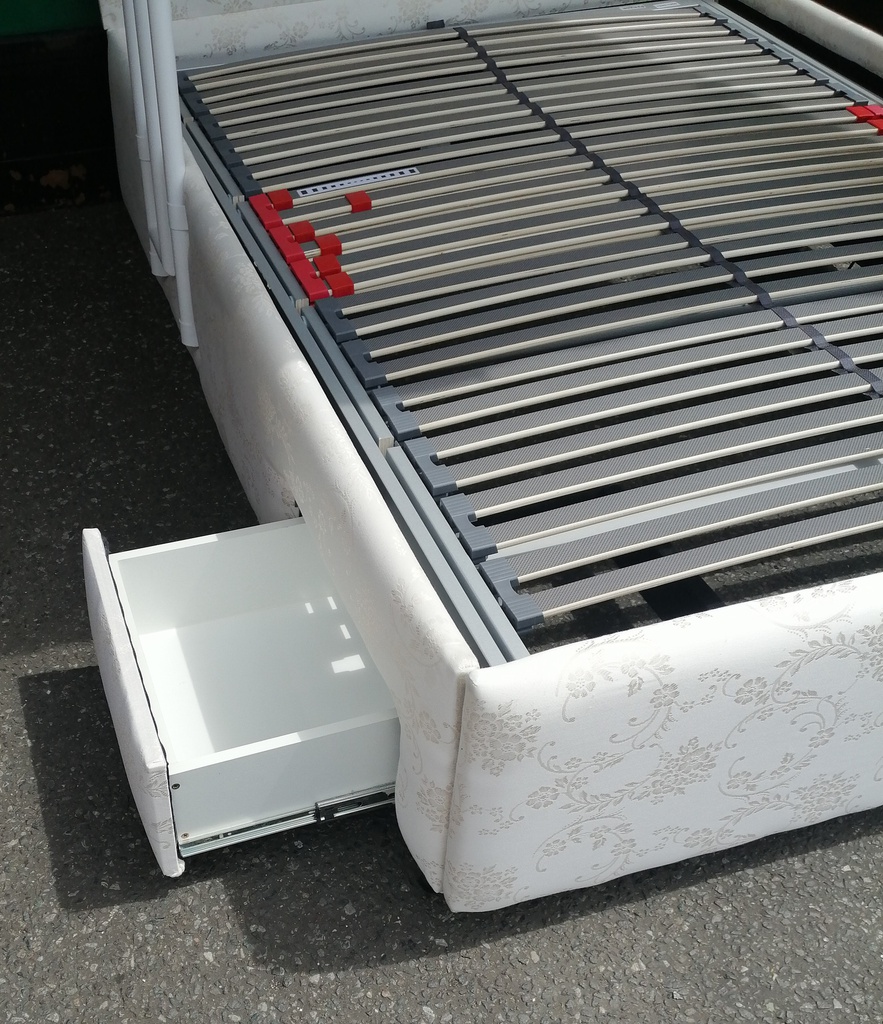 STUNNING 4FT 6" ADJUSTABLE ELECTRIC BED