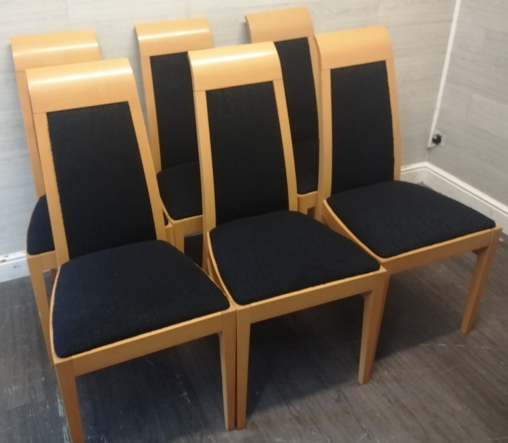 QUALITY  JOHN.E.COYLE  EXTENDING TABLE AND 6 CHAIRS