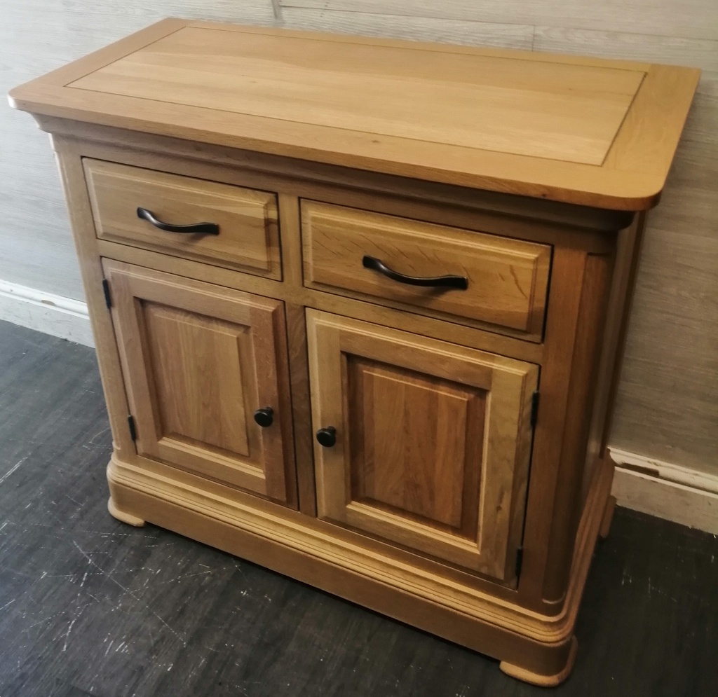 QUALITY NEAT OAK SIDEBOARD