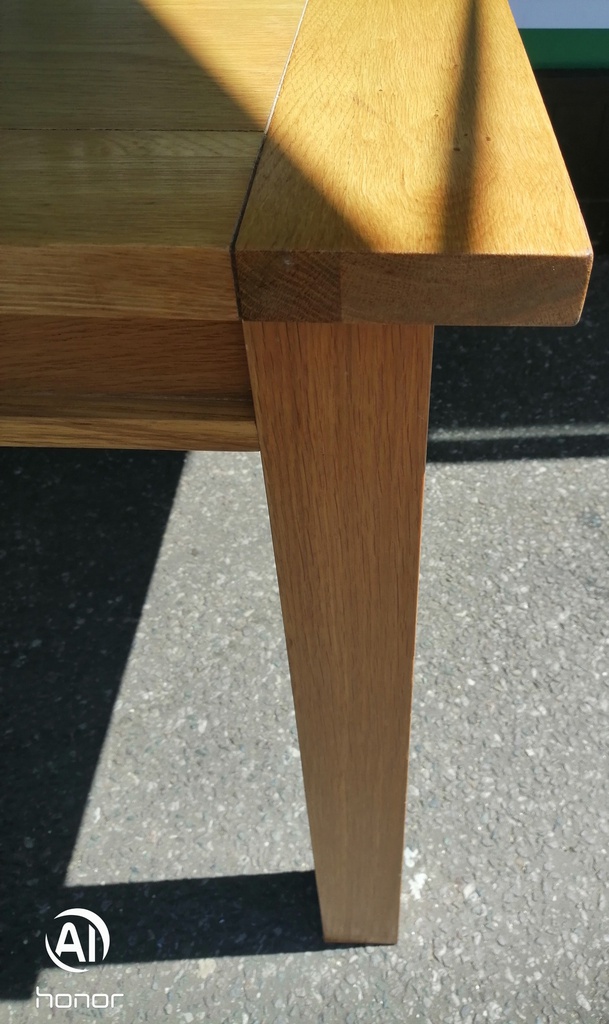 QUALITY OAK EXTENDING DINING TABLE