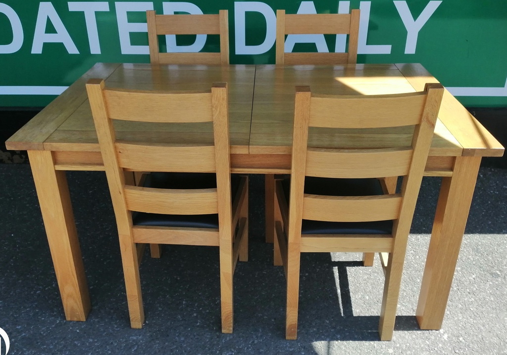 QUALITY OAK EXTENDING DINING TABLE